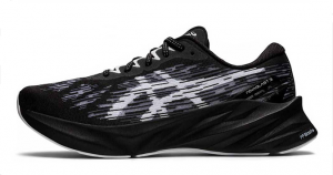 Tênis Asics NovaBlast 3 - Preto e Branco - Masculino